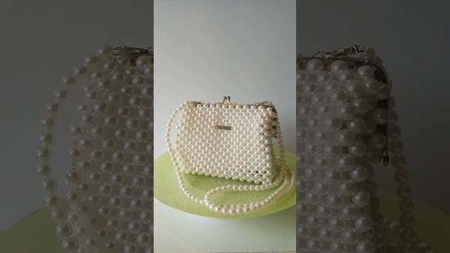 DIY - Жемчужные бусины на фермуаре.(фурнитура в цвете серебро)- с подкладкой. #сумкиизбусин, #сумки смотреть онлайн