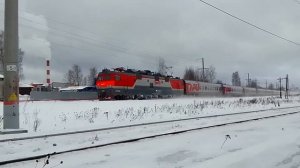 ЭП1-190. Перекрашен после капиталки. С поездом "Арктика". Петрозаводск.