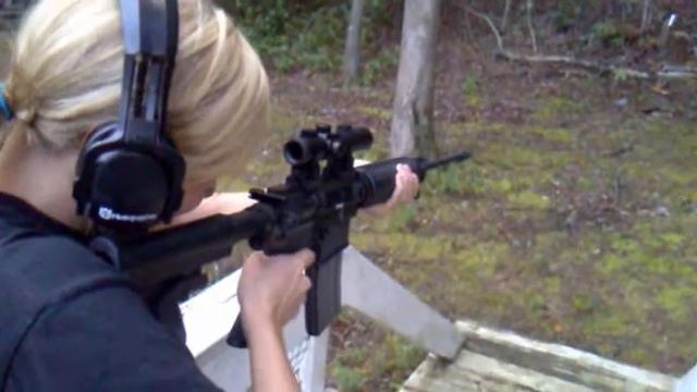 My sis Penny shooting the M4 (.223). I think she's addicted! смотреть онлайн