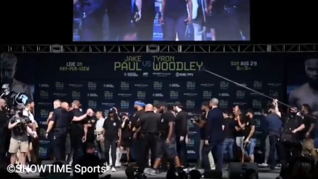 Jake Paul tries to grab Tyron Woodley's hat #ufc #jakepaul #tyronwoodley #hat