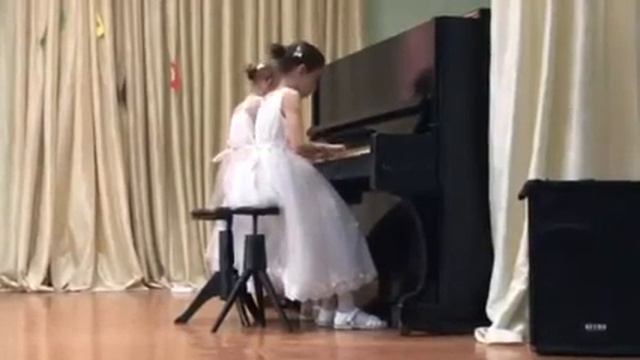 Парад ансамблей, школа 57 смотреть онлайн