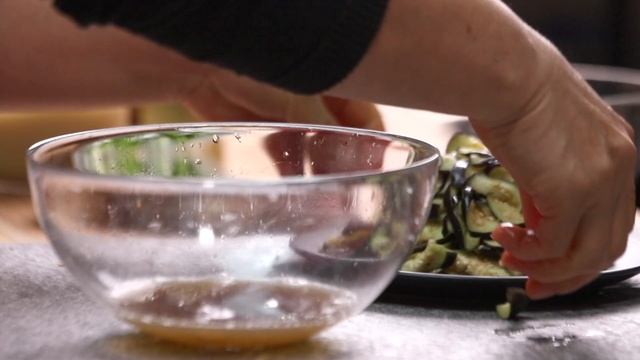 (with sub🇰🇷🇺🇸 🇧🇧🇻🇳) 요리 가지 볶음 진정한 맛을 느껴 보세요..부드러운 돼지고기가 들어간 가지볶음 요리/stir-fried porkpork with eggplan смотреть онлайн