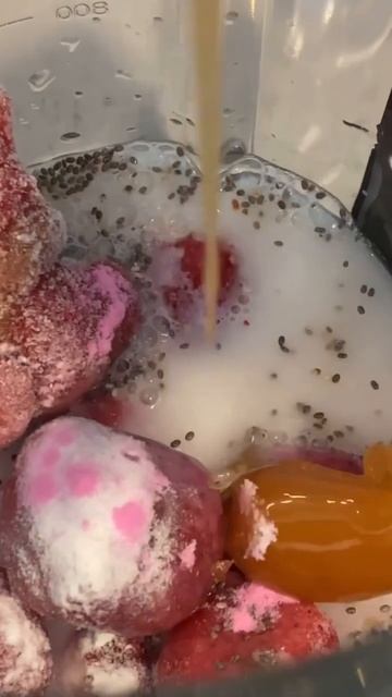 Morning smoothie Strawberry chia seed #food #smoothie #healthy #yummy #shorts #asmr #fyp #foodie смотреть онлайн