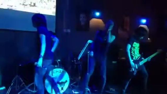 Cocktail - คุกเข่า cover смотреть онлайн