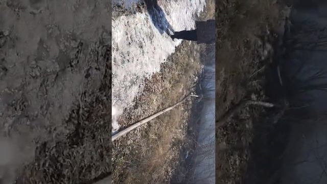 как Костян откачиваеть воду и ловить рыбы