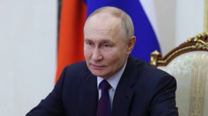 Путин поздравил россиян с Днем защитника Отечества