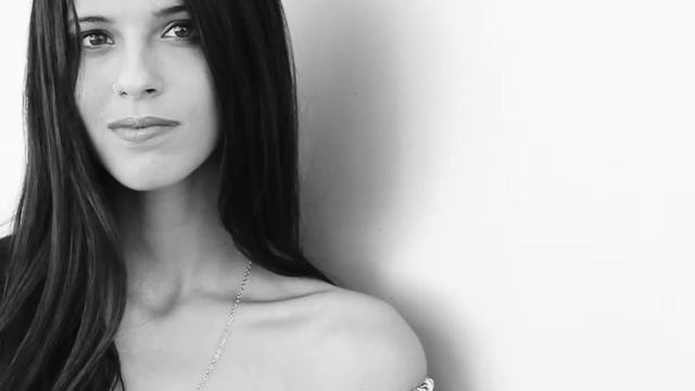 Fashion shooting with Iris смотреть онлайн