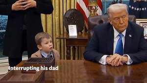 Сын Илона Маска вытер козявку об стол Дональда Трампа.