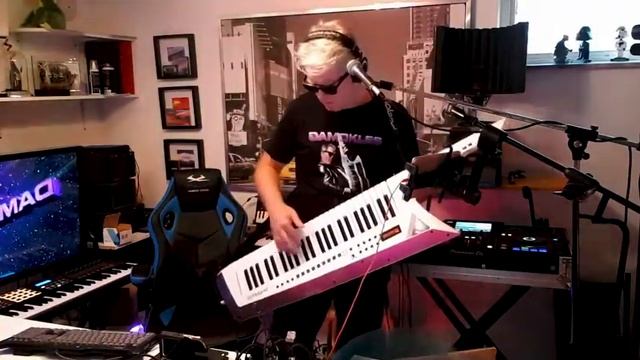 Synthwave Live Lounge Damokles