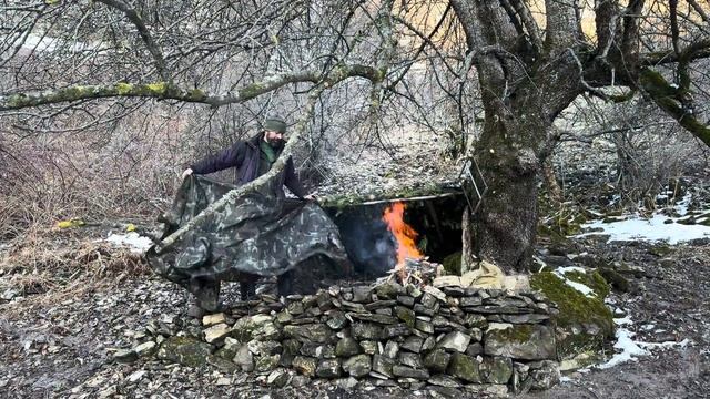 Кемпинг несмотря на резко меняющуюся погоду  Бушкрафт Выживание в дикой природе Убежище