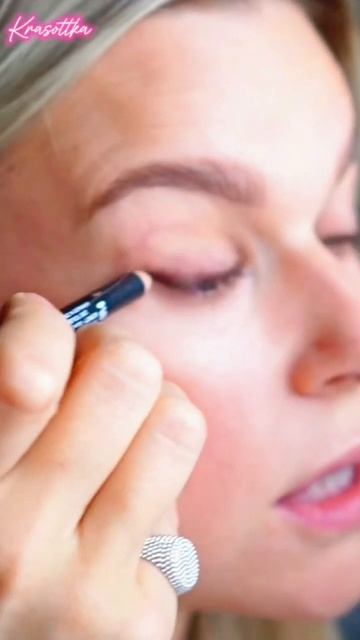 КАК ПРАВИЛЬНО ДЕЛАТЬ СТРЕЛКИ! #косметика #красота #макияж #мода смотреть онлайн