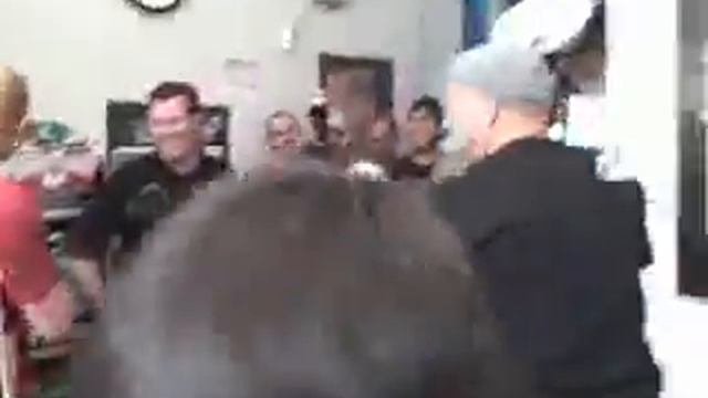 Фёдор Емельяненко пробивает ЛоуКик журналисту... смотреть онлайн