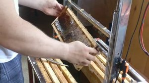 Станок для обрезания  забруса готов к работе.