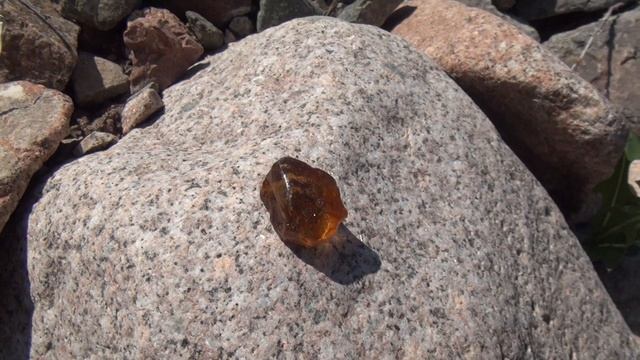 85 Красиво смотрится камень циркон и золото