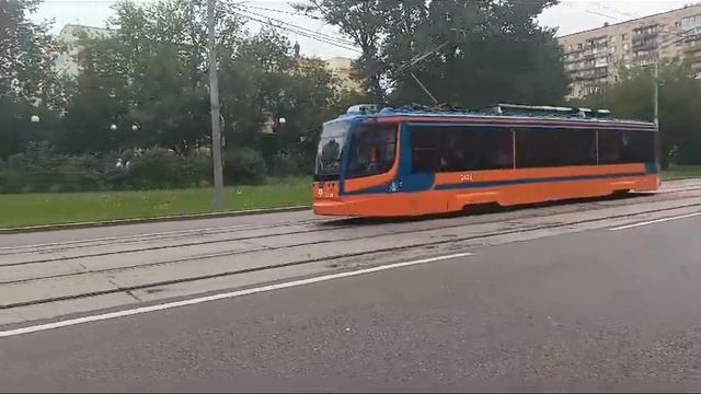 КТМ проезжает мимо по Щербаковской улице смотреть онлайн