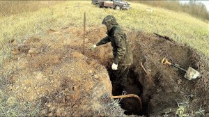 Тягаем залежи Советского Союза. ... Коп металлолома на старой ферме.