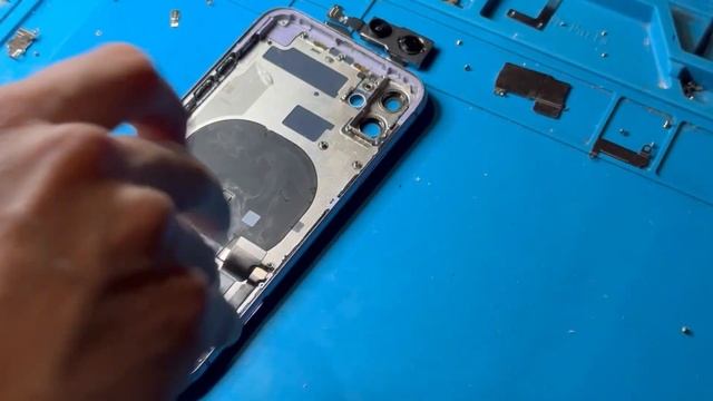 iPhone 11/ Не работает дисплей разбит в верхней части и разбита задняя крышка смотреть онлайн