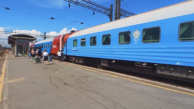 ЖД-вокзал Иркутска - прибытие монгольского поезда с китайскими туристами | Железная дорога в Сибири смотреть онлайн
