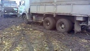 камаз в грязи