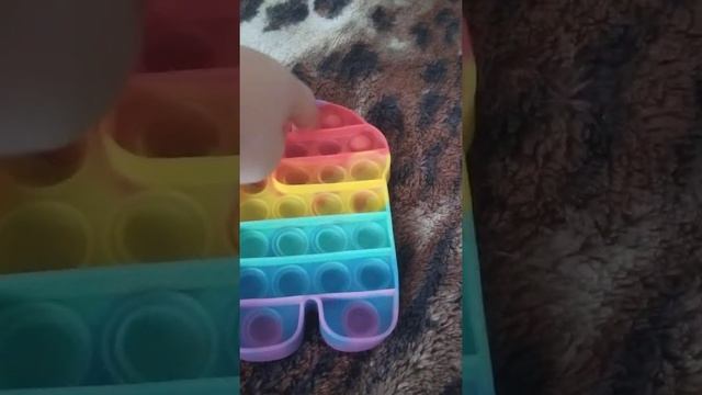 мила кошка муравьи и амогус поп ит смотреть онлайн