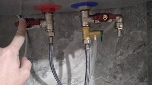 Зливання води з бойлера (Слив воды из бойлера)