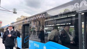 Автобус НефАЗ-5299-40-52 следует по маршруту м1 ”Больница РЖД - ул. Кравченко”