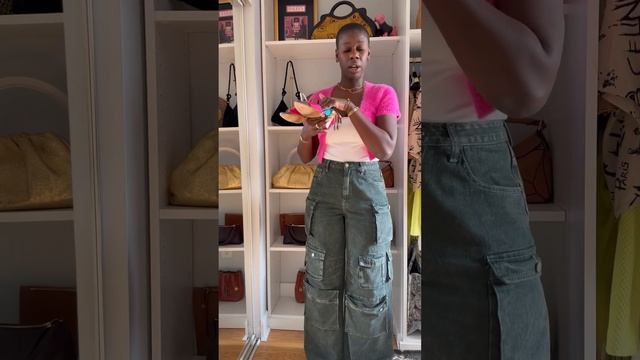 Styling the Hottest Trend of the Year: Cargo Pants 🔥 #springoutfits #cargopants #capsulewardrobe смотреть онлайн