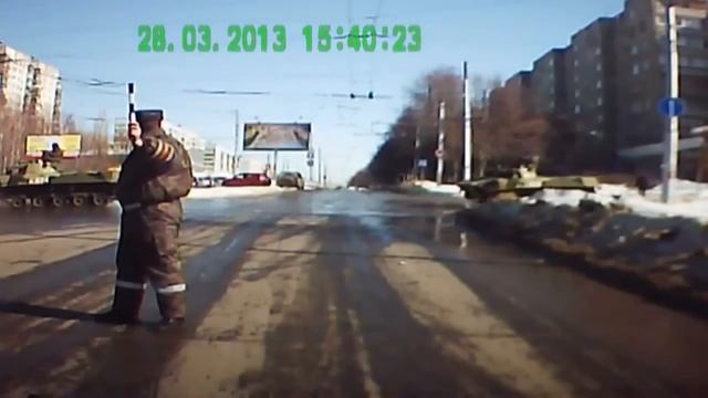 Простой день в России  БМП таранит столб смотреть онлайн