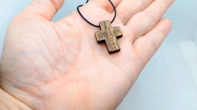 Крест из дерева. Православный нательный крестик из чёрного ореха