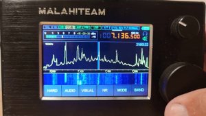 "Малахит" и  комнатная рамочная антенна. Прием на 40 метрах LSB.