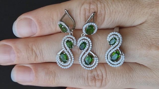 Серебряный гарнитур (серьги+кольцо) с хромдиопсидом