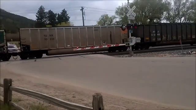 Southbound BNSF Coal Train in Palmer Lake Colorado смотреть онлайн