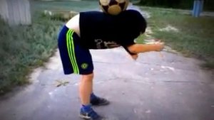 Финт . Мальчик снял футболку!