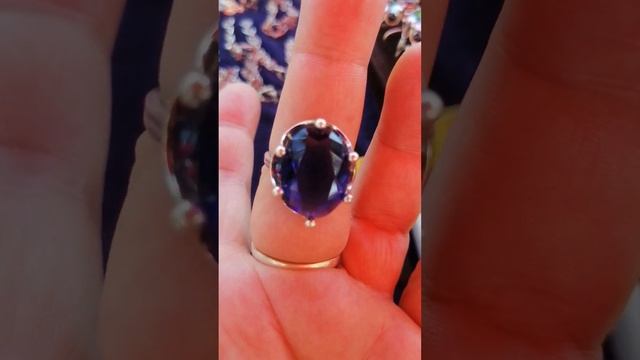 Распродажа колец по низким ценам с камнем и капельного серебра с марказитами.