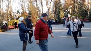 А ТЫ ТАНЦУЕШЬ КАК ДЫМ,ТУДЫМ СЮДЫМ
