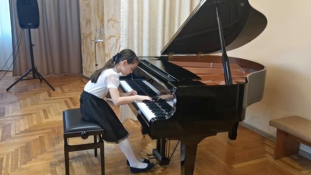 Ц. Кюи "Мелодический эскиз"
соч. 92 №2
Мильштейн Эмилия, 9 лет