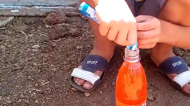 Что произойдёт если в апельсиновый добавить Mentos смотреть онлайн