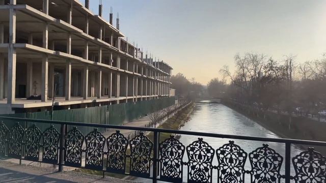 Ташкент. Прогулка по набережной канала Анхор.