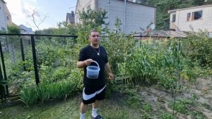 Кто же  работает  на участке  у Гарика  и Кери