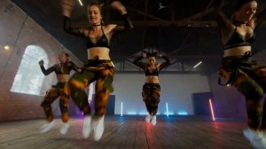 Two Feet - Quick Musical Doodles |  BackRoadBeats