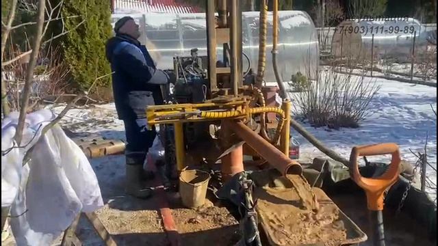 Зимнее бурение скважины в Кимрах