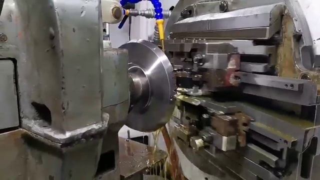 Зубофрезерный станок для прямых и конических зубчатых  YK2350C
