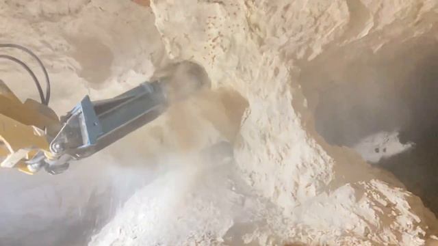 Opal Mining with a Rockwheel C2 cutting head. смотреть онлайн