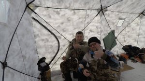 Рыбалка с ночевкой зимой.Подводная сьемка.