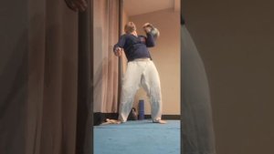 Гиря 24кг, длинный цикл 100 повторений не касаясь пола.