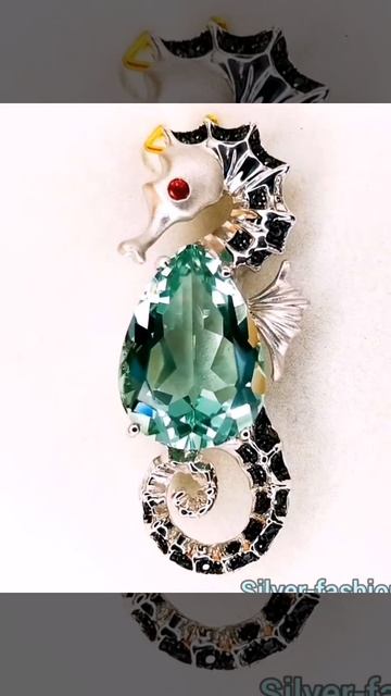 Серебряный кулон с НАТУРАЛЬНЫМИ ЗЕЛЕНЫМИ АМЕТИСТОМ (ПРАЗИОЛИТ), РУБИНОМ И ЧЁРНОЙ ШПИНЕЛЬЮ! смотреть онлайн