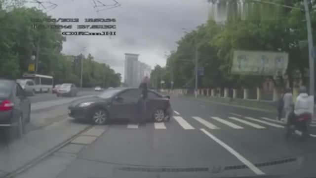 СЛУЧАЙНОЕ ВЕЗЕНИЕ ПЕШЕХОДОВ смотреть онлайн