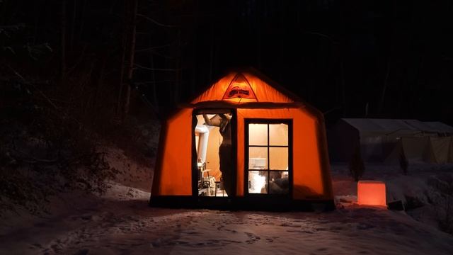 КИРИН CAMPING IN THE SNOW WITH A WARM INFLATABLE TENT SOUNDS OF SNOWY NATURE