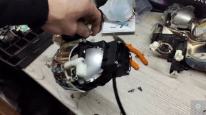 Volvo S40 меняем Bi Xenon на Bi LED