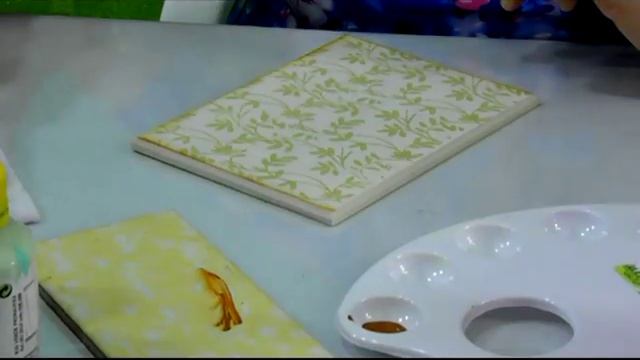 CRIS AZEVEDO EM CAIXA DE CHÁ- TEXTURA COM ROLINHO, CARIMBO E DECOUPAGE смотреть онлайн